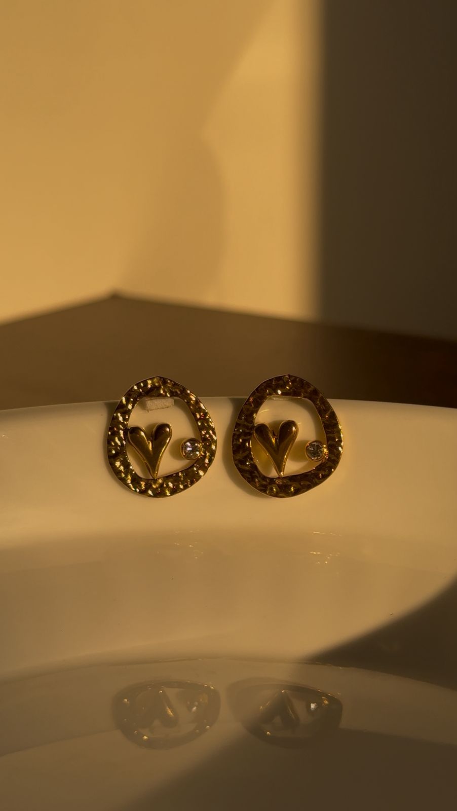 Heart Stone Circle Earrings ๐