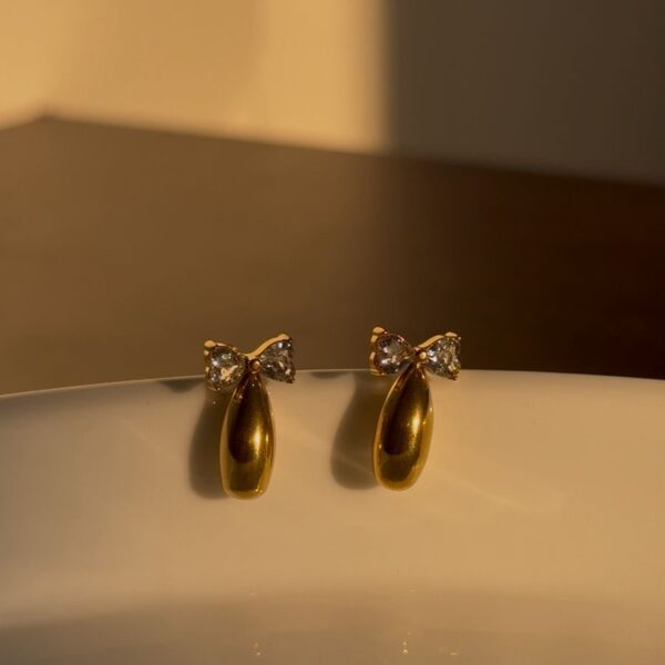 Classic Bow Oval Earrings 💎🎀