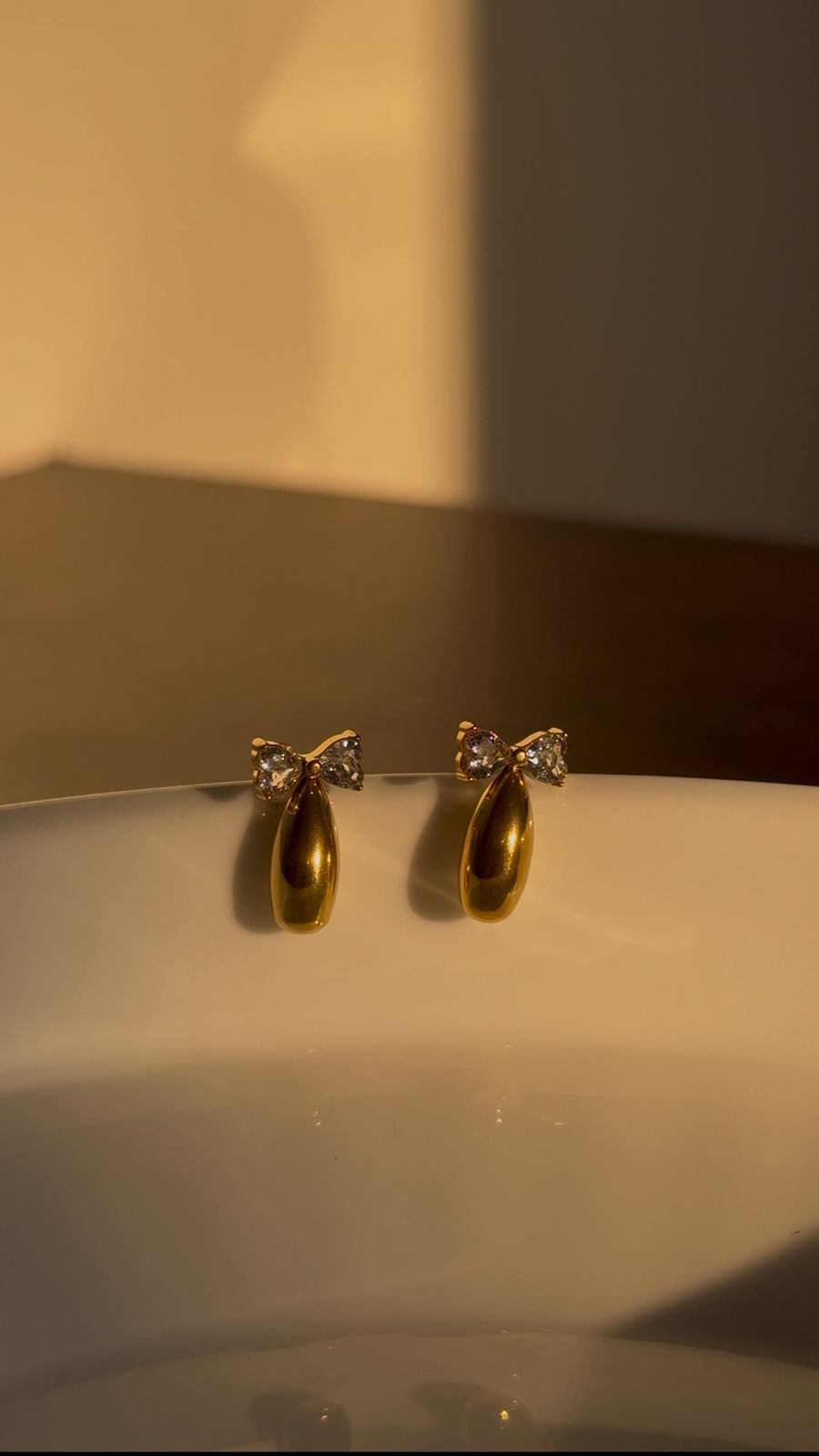 Classic Bow Oval Earrings ๐๐